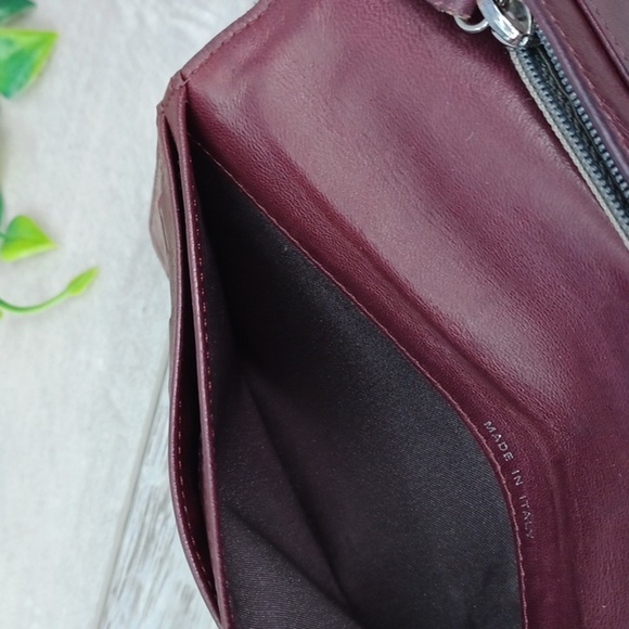 Chanel Camellia Embossed Lambskin Wallet - Picture 9 of 17